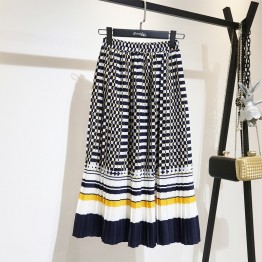 LANMREM 2019 spring Fashion New Black White Dot Contrast Color Pleated Elastic High Waist Skirt All-match Female's Bottoms YF129